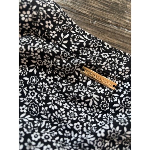 MICHAEL KORS BLACK WHITE FLORAL‎ TIE FRONT RUFFLED HEM DRESS Size Small Travel - Picture 8 of 8